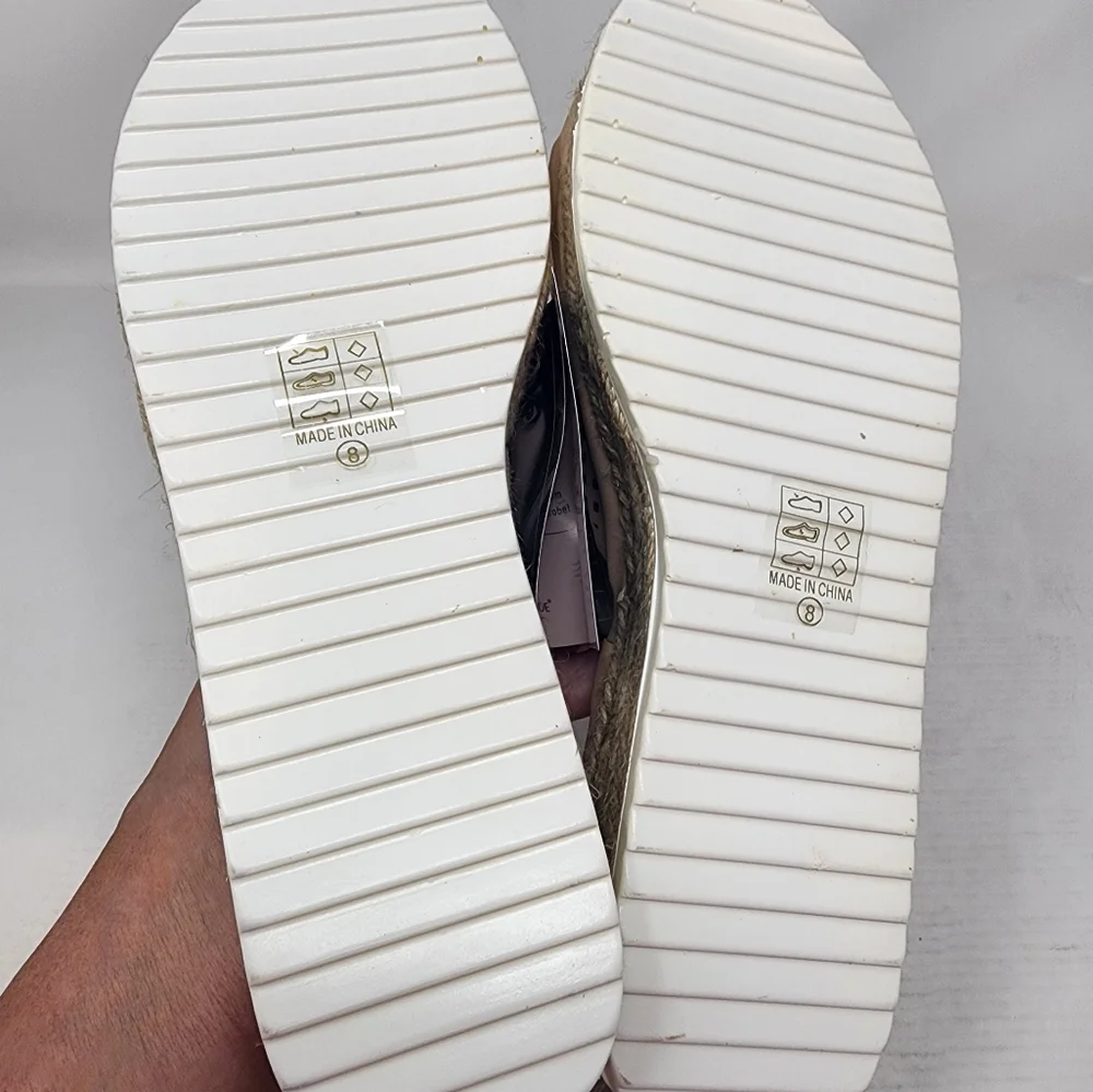 Musshoe nude perforated